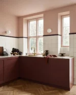 Nydelige 2026 trendfarger til kjøkken Lady wonderwall pink ambience kombinert med coffe og Sophisticated red