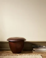 Trendfarge 1974 golden walnut fra 2026 kolleksjonen Soul Spaces. Nydelig tidløs farge.