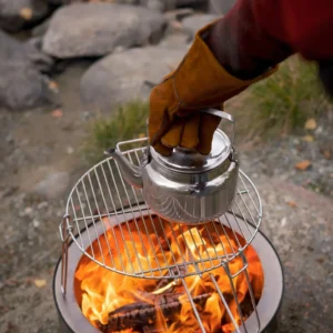 Varmebestandige hansker i kraftig semsket skinn – trygg håndtering av bålpanne, grill og varme flater. Komfortabelt fôr og solid grep