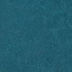 Gulv av linoleum, flott naturprodukt i fliseformat.Egnet til alle tørre rom. Antiviral og antibakteriell.