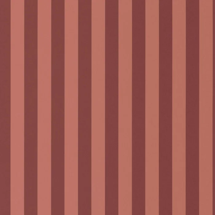 Stripet tapet til Stue, soverom, gang i tidsriktige rødtoner. Fra kolleksjonen Heritage fra Casadeco