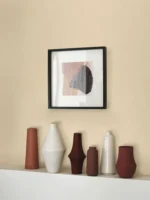 Casadeco Nest tapet med diskré tekstur. Perfekt for et skandinavisk interiør med fokus på naturlige materialer