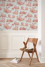 Casadeco Scène d'été tapet med detaljert Toile de Jouy-mønster som viser scener som fiske, natur og romantiske møter i klassisk fransk stil