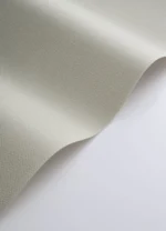 Herring Flow tapet fra Casadeco, som gir en rolig og nesten ensfarget effekt på avstand, men avslører fine detaljer på nært hold