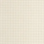 Klassisk hundetannmønstret/houndstooth tapet fra Casadeco på en stuevegg, kombinert med moderne interiør