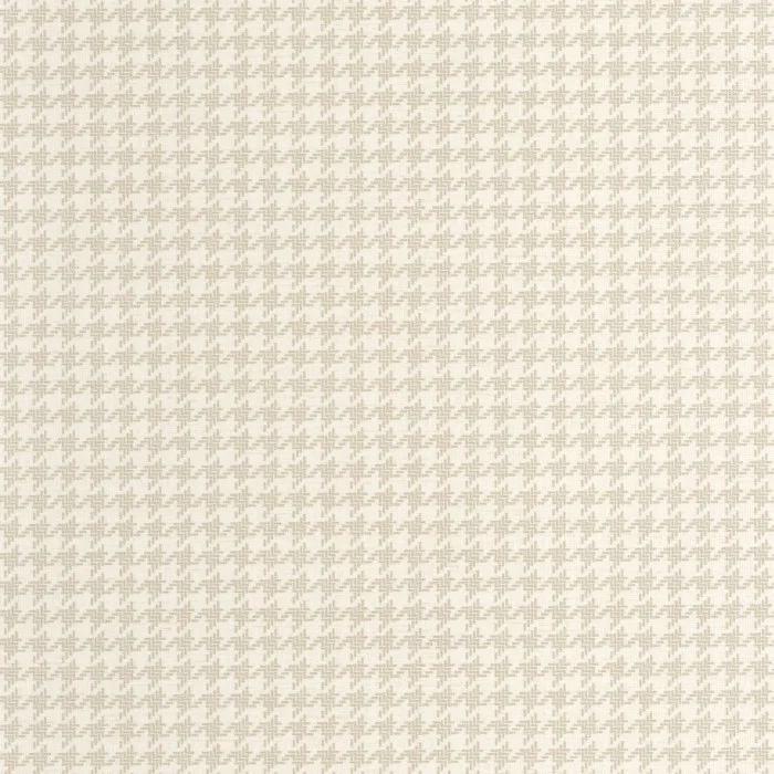 Houndstooth 202101024 Klassisk hundetannmønstret/houndstooth tapet fra Casadeco på en stuevegg, kombinert med moderne interiør