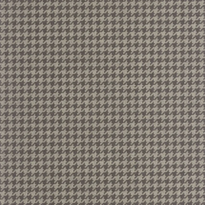 Klassisk hundetannmønstret/houndstooth tapet fra Casadeco på en stuevegg, kombinert med moderne interiør