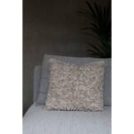 Inse putetrekk fra Fondaco i en blanding av bomull og polyester. Forsiden har et dekorativt, teksturert stripemønster med frynseeffekt, mens baksiden er glatt.