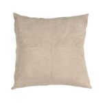 Mocki putetrekk fra Fondaco i myk semsket imitasjon med dekorative jeans-sømmer og skjult glidelås. Størrelse 48x48 cm