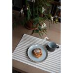 Moderne borddekking med Nina bordbrikke