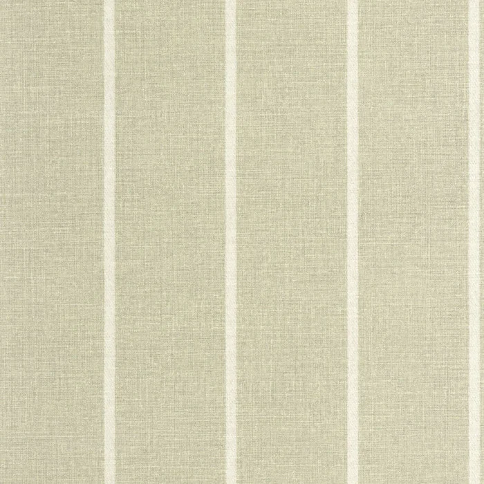 Tidløst stripete tapet med tekstil-effekt i fargen beige sand, inspirert av myke pledd og skandinavisk interiør.