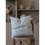 Fondaco Tilda putetrekk med dekorativt bladmotiv i bomull.