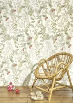 Strawberry Field – Botanisk fibertapet med markjordbær Gi hjemmet en nostalgisk sommerfølelse med Strawberry Field, et tidløst botanisk tapet perfekt for både kjøkken, stue og soverom. Dette mønsteret kombinerer den populære cottagecore-stilen med delikate illustrasjoner av ville markjordbær.