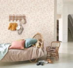 Casadeco Celestine blomstertapet skaper en herskapelig og lun atmosfære.