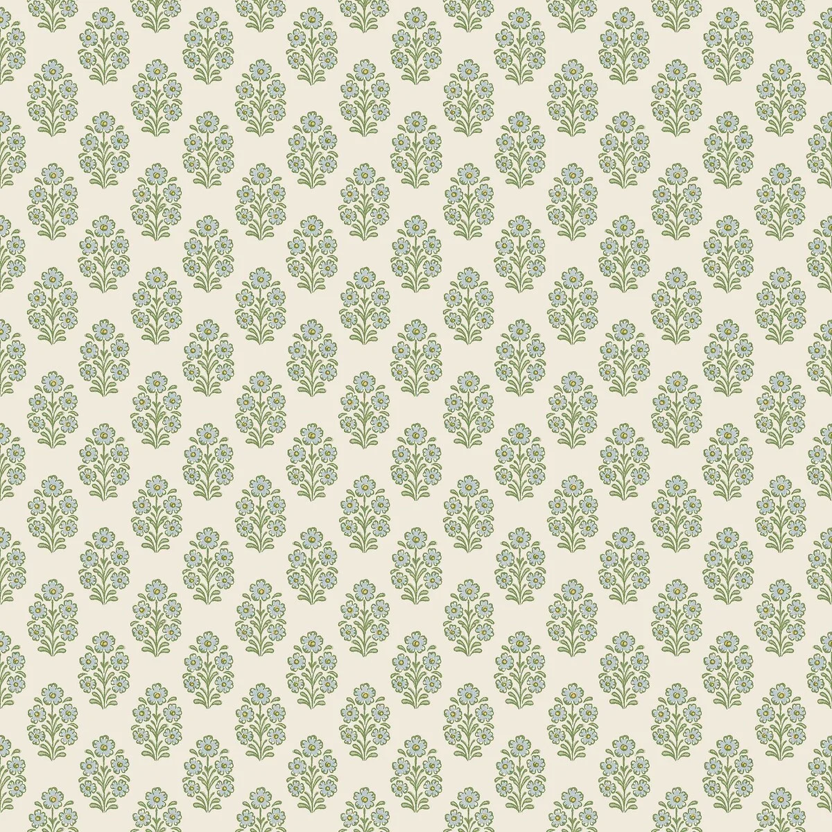 Tidløst og småblomstrete tapet med et rytmisk mønster av små blomsterbuketter inspirert av klassisk blokktrykk, som gir et lunt og landlig uttrykk.