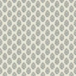 Tidløst og småblomstrete tapet med et rytmisk mønster av små blomsterbuketter inspirert av klassisk blokktrykk, som gir et lunt og landlig uttrykk.