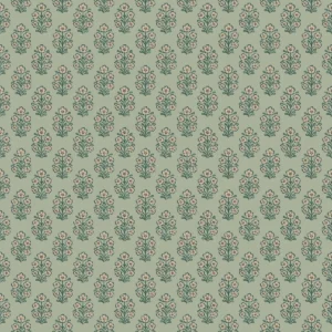 Tidløst og småblomstrete tapet med et rytmisk mønster av små blomsterbuketter inspirert av klassisk blokktrykk, som gir et lunt og landlig uttrykk.