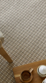 Rols Uyuni uteteppe i flattvevd, resirkulert materiale med et naturlig sisal-utseende.