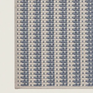 Rols uteteppe Kalahari Oat sea er et flattvevd teppe med et diskret, geometrisk mønster, som kombinerer naturlige beige- og havblå toner.Et flattvevd teppe med et diskret, geometrisk mønster i fargen "Oat Sea", som kombinerer naturlige beige- og havblå toner.
