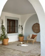 Rols Uyuni uteteppe i flattvevd, resirkulert materiale med et naturlig sisal-utseende.