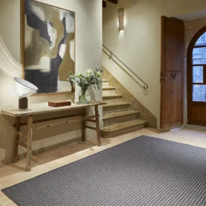 Rols Uyuni uteteppe i flattvevd, resirkulert materiale med et naturlig sisal-utseende.