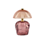 Dekorativ bordlampe med kuppelformet skjerm i riflet glass og en organisk formet base i dyp rosa