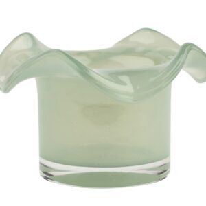 Lysegrønn glassvase med en karakteristisk bølget og utoverbøyd kant