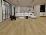 Titan Klikkvinyl Numedal lagt i et stort, lyst rom. Gulvet har et naturlig treutseende med brede planker i en varm, lys beige nyanse som gir et autentisk preg.