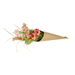 Rosa og ferskenfarget markblomstbukett i silke, innpakket i brunt papir.