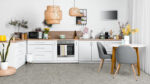 Gulvet Ceppo Dark Grey har et elegant steininspirert mønster i en dyp og harmonisk grå nyanse som gir rommet et stilrent og moderne uttrykk.