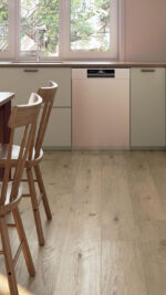 Nordic Oak Weathered har et eikemønster i en vakker gråbrun nyanse. Med Iconik T‑Extra får du et slitesterkt vinylgulv på rull som er lett å holde rent