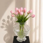 En stor bukett med 20 lyserosa kunstige tulipaner