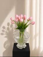 En stor bukett med 20 lyserosa kunstige tulipaner