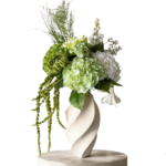 Lekker kunstig Amorgos blomsterbukett satt sammen av nydelige grønne og hvite blomster. Ser ekte ut!