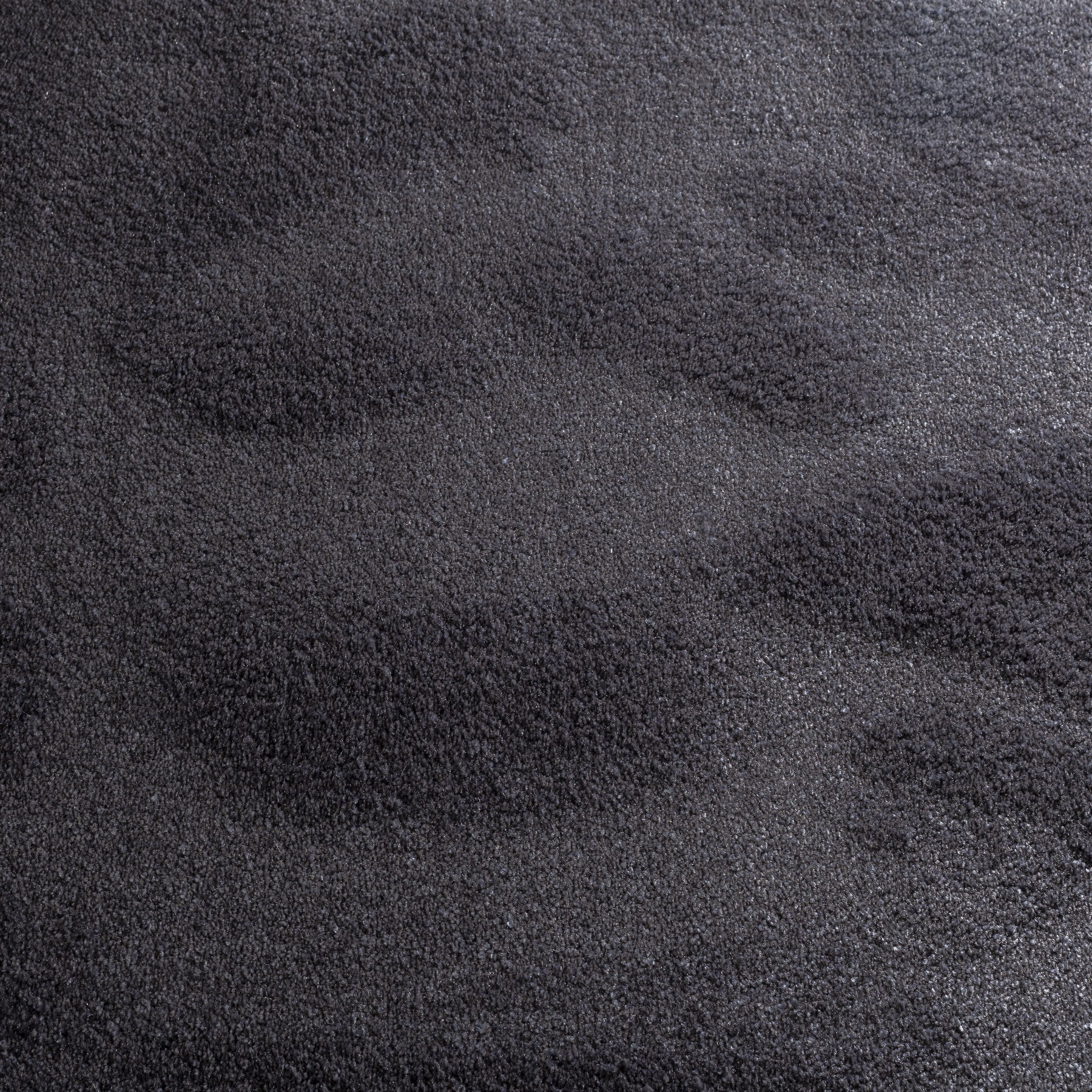 JAB ANSTOETZ Velvet teppe i en ensfarget nyanse, med tett, myk og høy floss-overflate