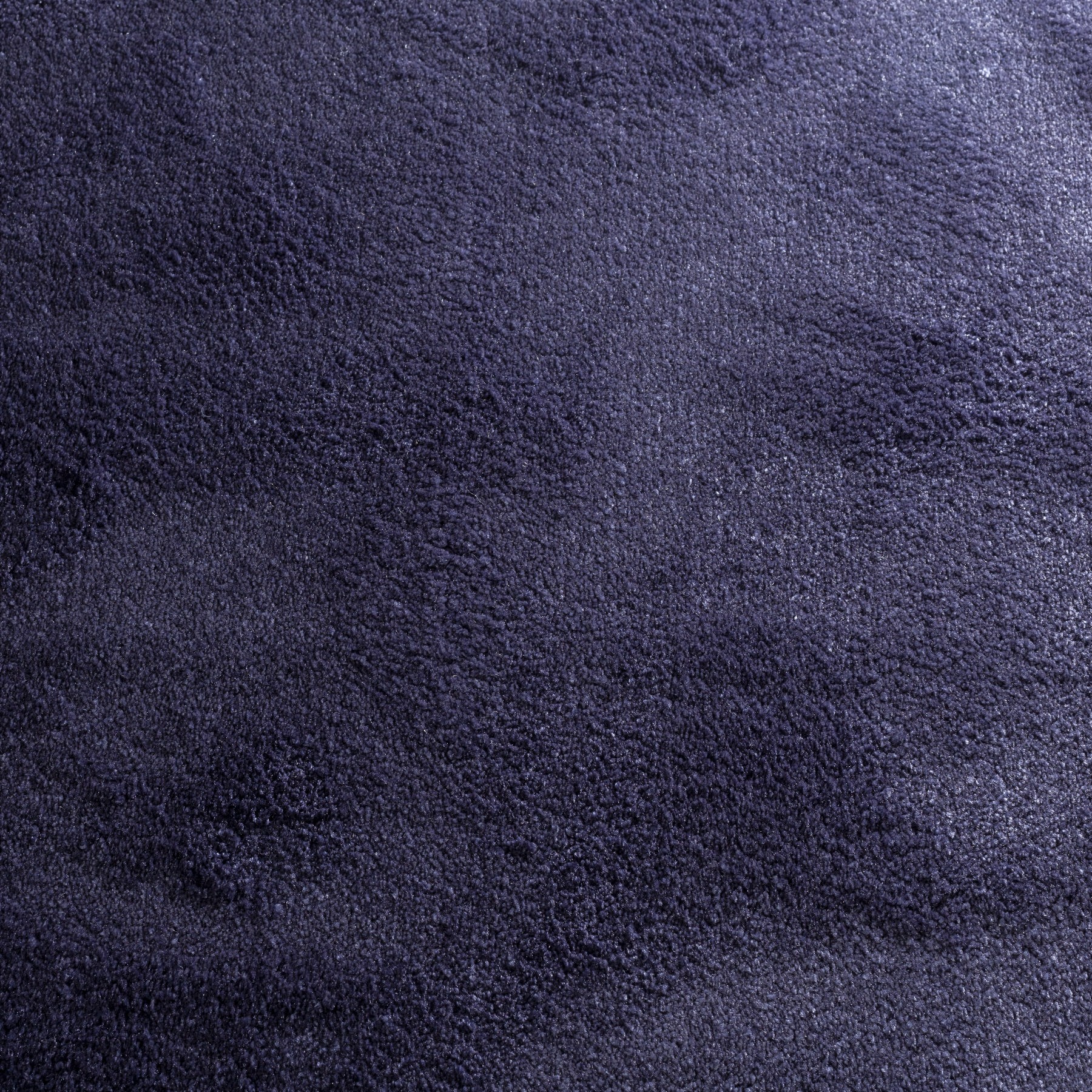 JAB ANSTOETZ Velvet teppe i en ensfarget nyanse, med tett, myk og høy floss-overflate