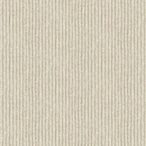 Riviera Maison fibertapet fra Storeys, med et tett, vertikalt mønster av fine striper i en lys beige nyanse som danner en taktil tekstilstruktur.