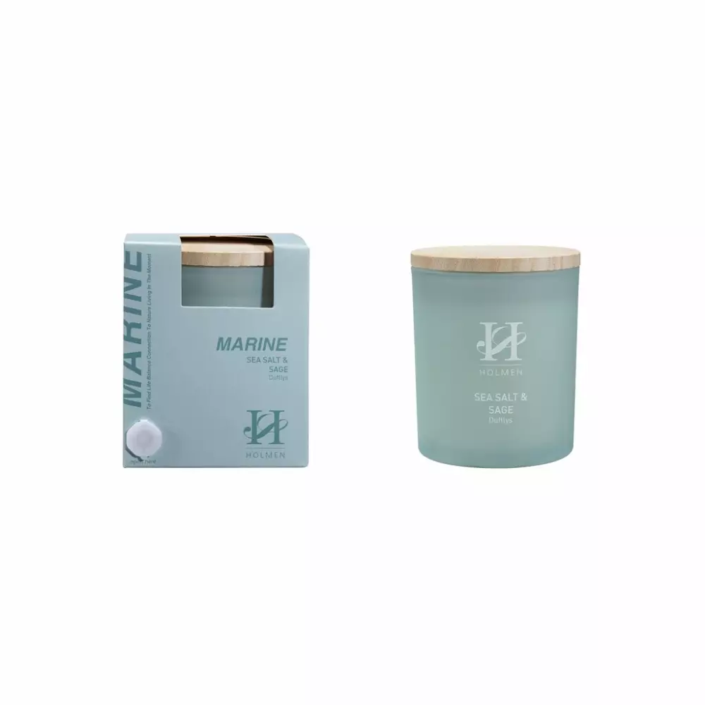 Duftlys Serene Sea salt & Sage Serene duftlys 190 gram i et elegant, blågrønt glass med duft av havsalt og salvie.