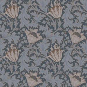 Fibertapet med det klassiske og tidløse "Anemone"-mønsteret designet av William Morris. Motivet preges av store anemoneblomster omslynget av dype akantusblader og mindre bladranker i et repeterende og organisk mønster.