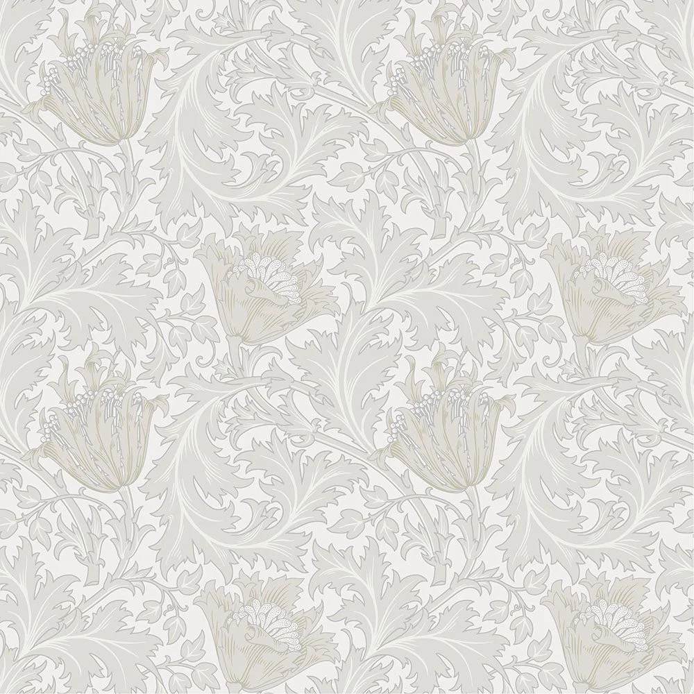 Fibertapet med det klassiske og tidløse "Anemone"-mønsteret designet av William Morris. Motivet preges av store anemoneblomster omslynget av dype akantusblader og mindre bladranker i et repeterende og organisk mønster.