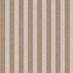 Fibertapet fra Storeys' kolleksjon Tiny Treasures med et klassisk og tidløst mønster av vertikale, jevne striper med en taktil tekstilstruktur.
