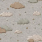 Fibertapet til barnerommet fra Storeys' kolleksjon Tiny Treasures med et lekent, svevende skymønster fordelt over en glatt bakgrunn.
