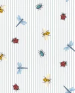 Fibertapet til barnerommet fra Storeys' kolleksjon Tiny Treasures med et mønster av tynne, vertikale striper og spredte, små motiver av insekter som marihøner, bier, biller og øyenstikkere.