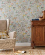 Fibertapet til barnerommet fra Storeys' kolleksjon Tiny Treasures med et eventyrlig mønster av skogsdyr som et rådyr med en liten fugl på ryggen, harer og sommerfugler plassert blant detaljerte engblomster og planter.